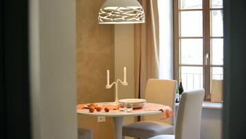 1 Schlafzimmer, individuell dekoriert, individuell eingerichtet