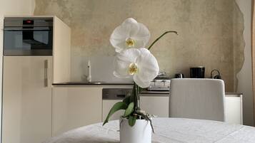 Loft (Loft 5) | Private kitchen | Full-sized fridge, microwave, oven, stovetop