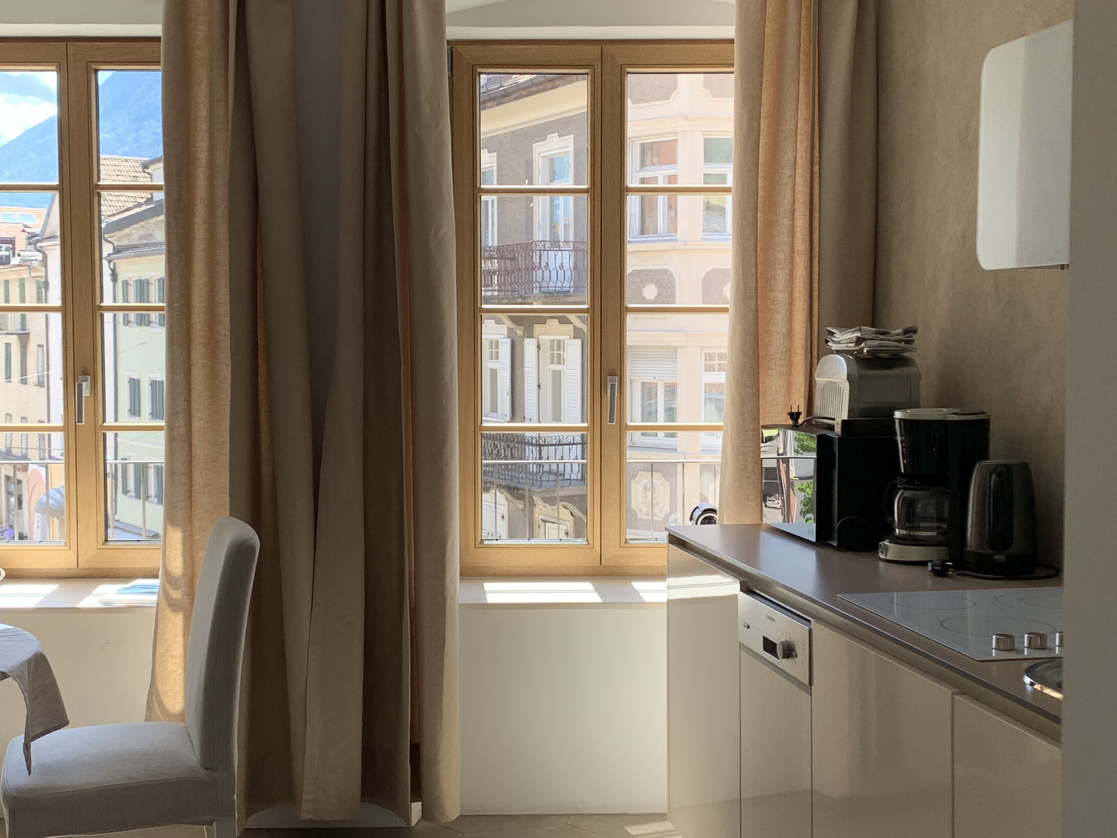 1 habitación, decoración personalizada y muebles diferentes 