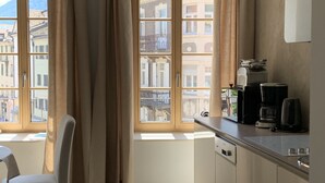 1 kamar tidur, seprai premium, busa memori, dan kedap suara