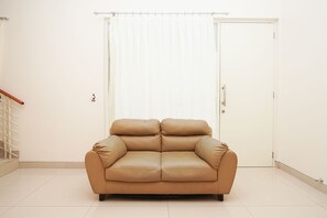 Lobby sitting area - Hotel O Menjangan Residence at Citraland 1 (Surabaya)