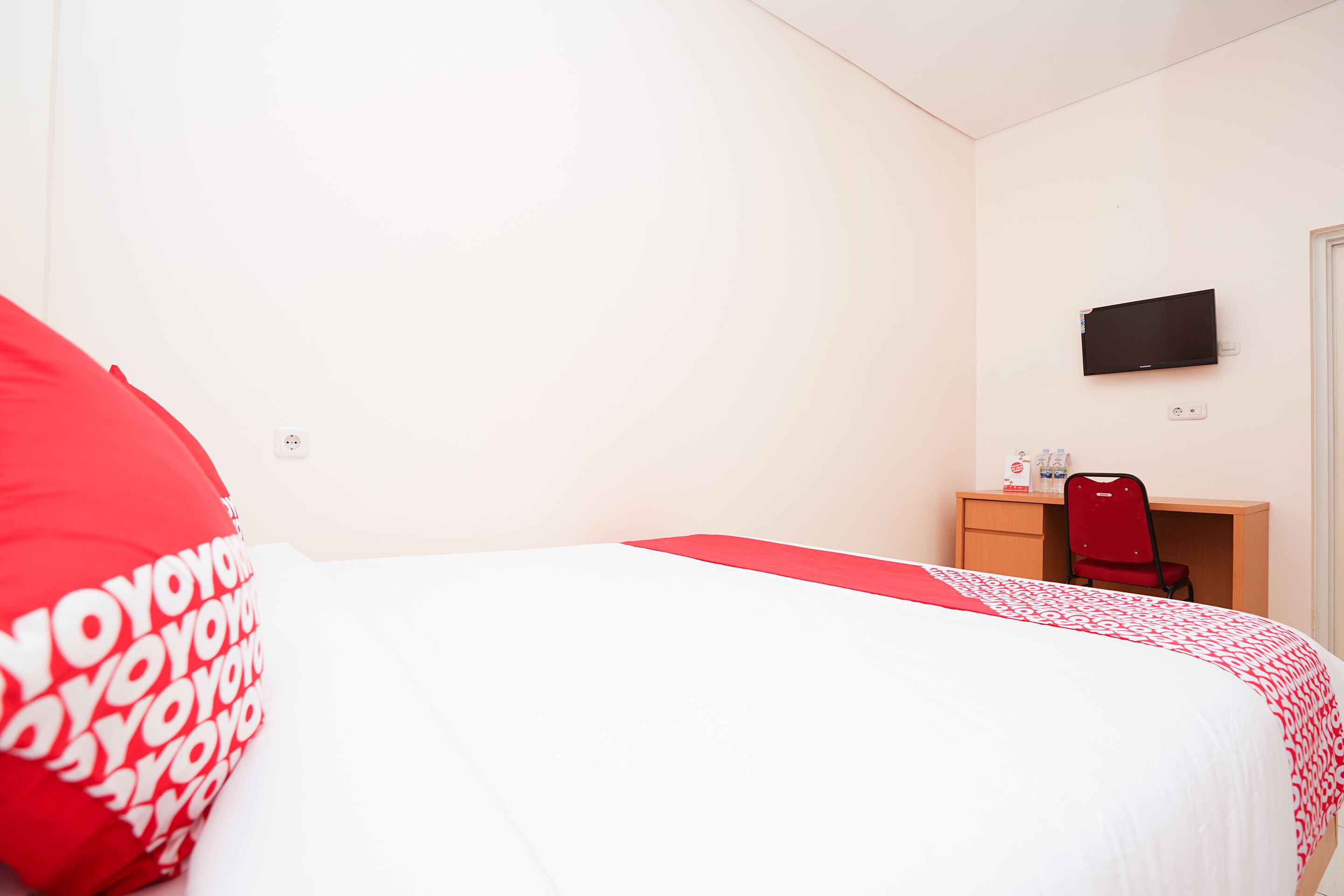Escrivaninha, quartos à prova de som, Wi-Fi de cortesia, roupa de cama