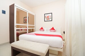 Deluxe Double Room, 1 Double Bed | Desk, soundproofing, free WiFi, bed sheets - Hotel O Menjangan Residence at Citraland 1 (Surabaya)