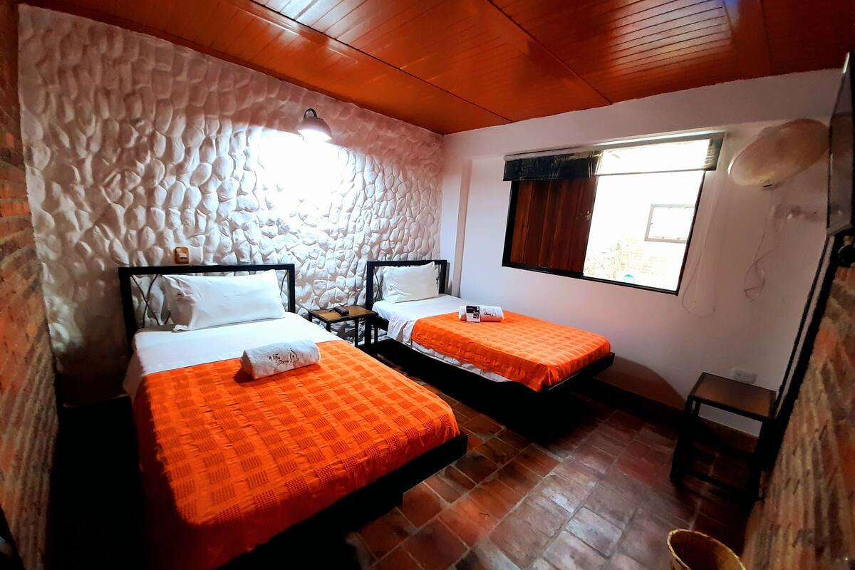 Minibar, free WiFi, bed sheets