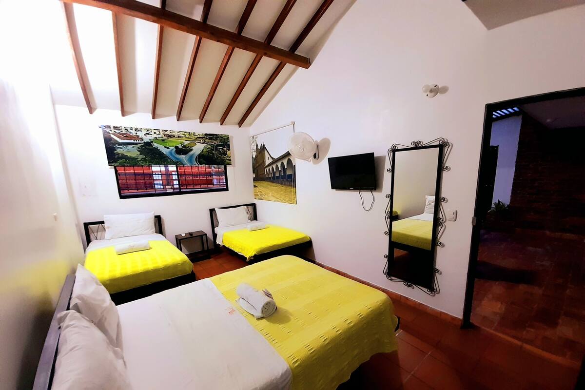 Minibar, free WiFi, bed sheets