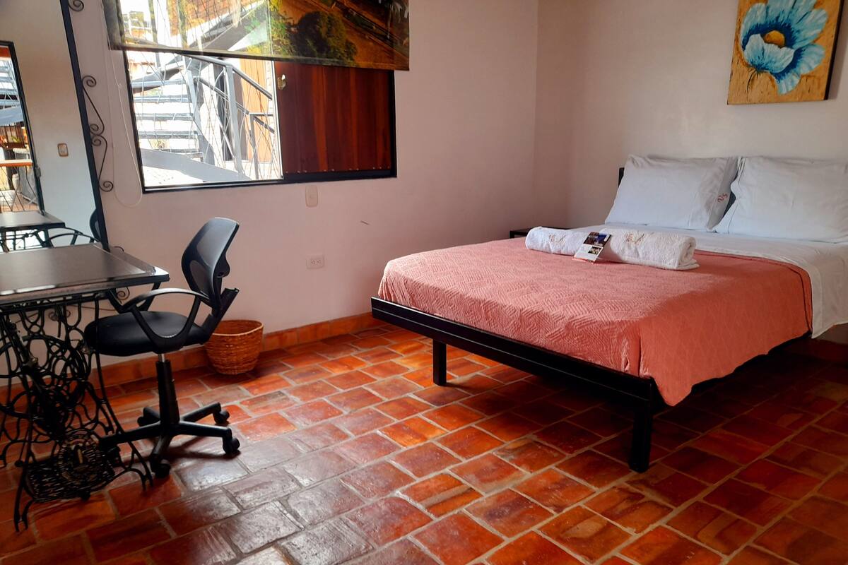 Minibar, free WiFi, bed sheets