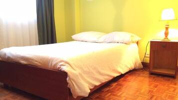 2 bedrooms, iron/ironing board, WiFi, bed sheets