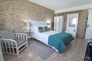1 chambre, fer et planche Ă repasser, Wi-Fi gratuit, draps fournis