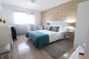 1 chambre, fer et planche à repasser, accès au Wi-Fi (inclus)