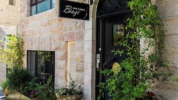 Bagian depan properti