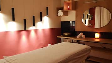 Couples treatment rooms, aromatherapy, hot stone massages