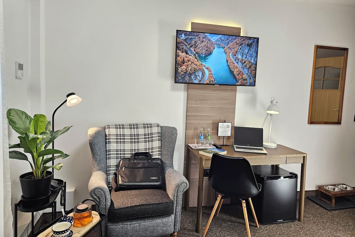 Comfort tweepersoonskamer | Woonruimte | Smart-tv