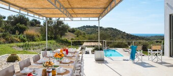 Designer villa with pool near Noto, Sicily