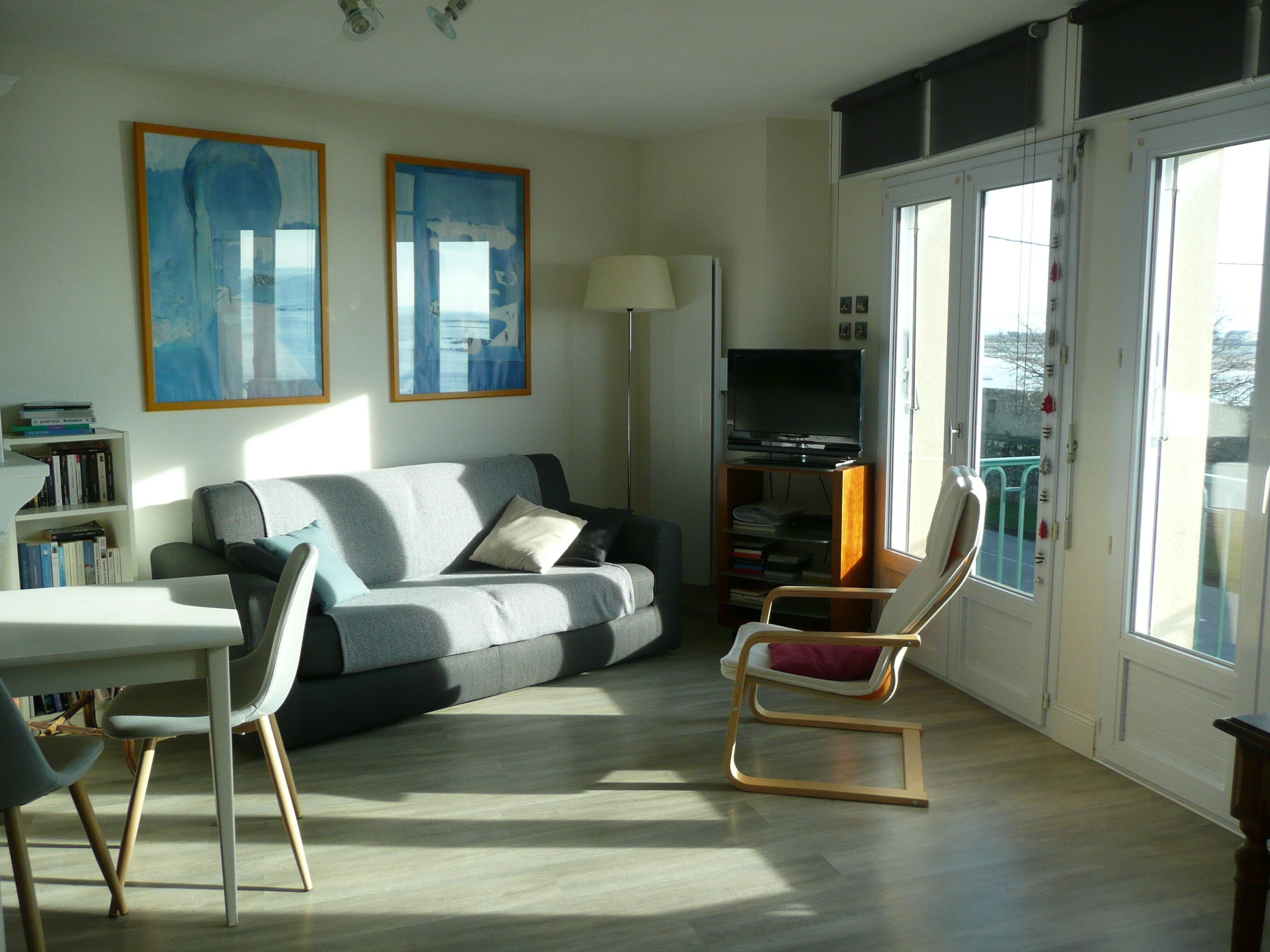 Télévision, lecteur de DVD, chaîne hi-fi