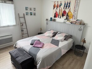 4 bedrooms, iron/ironing board, travel crib, free WiFi