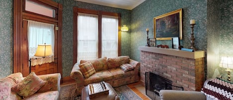 Smart TV, fireplace, DVD player, books