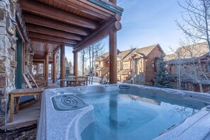 Outdoor spa tub - Stunning Vacation Rental with Ski-in Ski-out Access (Mountain Village)
