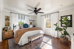 4 bedrooms, desk, iron/ironing board, travel crib