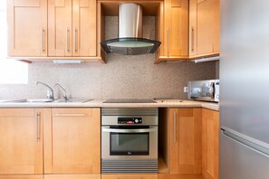 Refrigerador, microondas, horno, placa de cocina