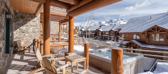 Updated 4 Bedroom Villa with Stunning Views and Ski Access