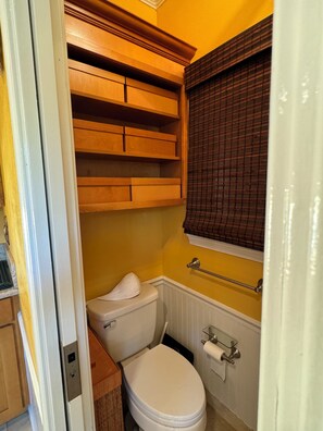 Handtücher, Seife, Shampoo, Toilettenpapier