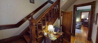 Primrose Bed and Breakfast Posy Room Hocking Hills Ohio between Logan & Athens