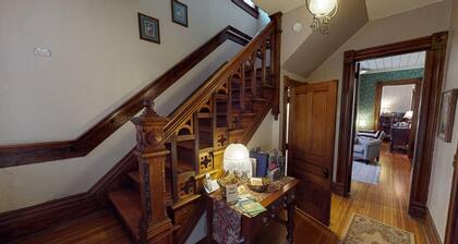 Primrose Lane Bed and Breakfast Hocking Hills Ohio Loganin ja Ateenan välillä