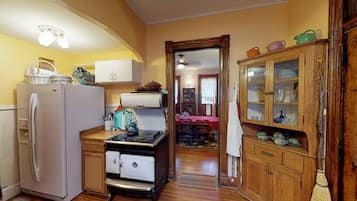 Fridge, microwave, dishwasher, coffee/tea maker