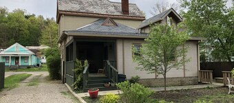 Primrose Bed and Breakfast Posy Room Hocking Hills Ohio between Logan & Athens