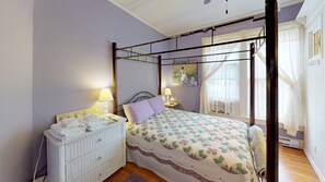 1 bedroom, iron/ironing board, free WiFi, bed sheets - Primrose Path Bed and Breakfast Hocking Hills between Logan and Athens (Nelsonville)