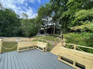 Terrace/patio - THE NEST getaways&gatherings, beach/lake sleeps 20+ (Greenville)