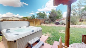Outdoor spa tub - Arena Roja - 2279, Southwest 4 bedroom house (Moab)