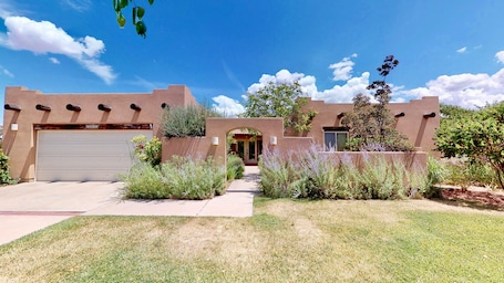 Exterior. Arena Roja ~ 2279, Southwest 4 bedroom, 2.5 Bathroom, Pet Friendly with Private Hot Tub