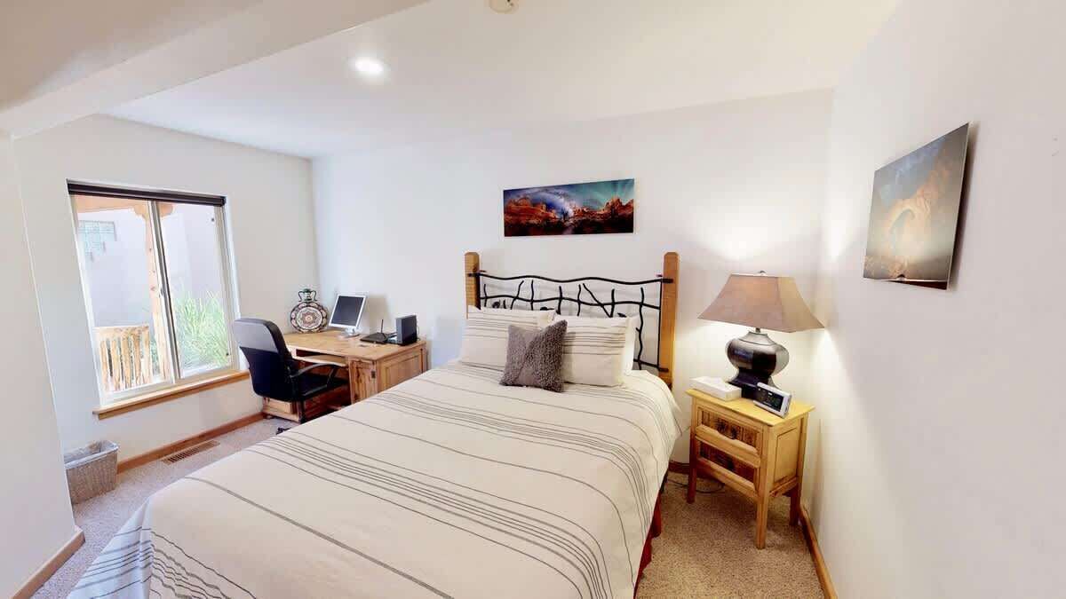 4 bedrooms, iron/ironing board, WiFi (free), bed sheets