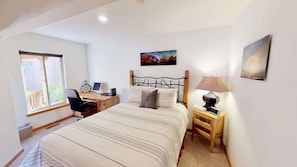 4 bedrooms, iron/ironing board, WiFi (free), bed sheets