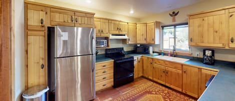 Fridge, microwave, stovetop, dishwasher