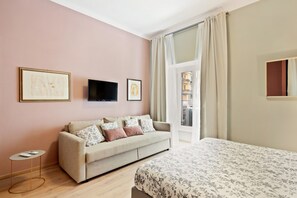 3 bedrooms, desk, iron/ironing board, travel cot