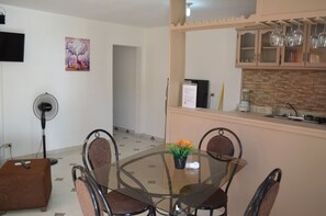 Apartamento família, 2 quartos, vista para o jardim | Entrada (vista interna)