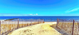 ON THE BEACH. PET-FRIENDLY. LINENS INCLUDED.