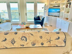 3 dormitorios, tabla de planchar con plancha, cuna de viaje