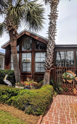 Enjoy your vacation stay at Emerald Pointe Resort in our nostalgic bungalow!