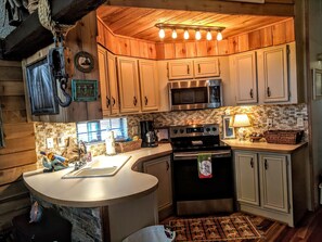 Coffee/tea maker, fridge, microwave, stovetop