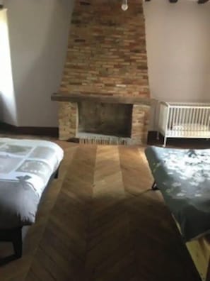 11 Schlafzimmer, Reisekinderbett, kostenloses WLAN, Bettwäsche