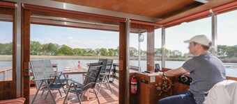 Cozy ship in Neustrelitz with WiFi