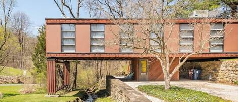 المنشأة من الخارج