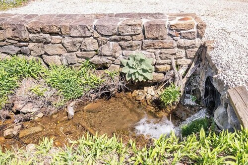 Vuosisadan puolivälissä nykyaikainen pako Frank Lloyd Wrightin innoittamana