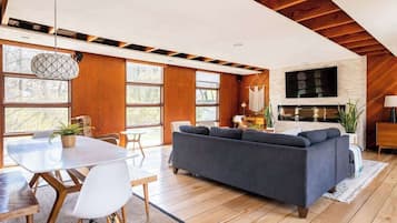 Téléviseur, foyer, bureau