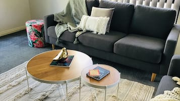 Smart-TV, DVD-Player, Bücher