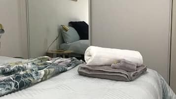 3 slaapkamers, een strijkplank/strijkijzer, gratis wifi, beddengoed