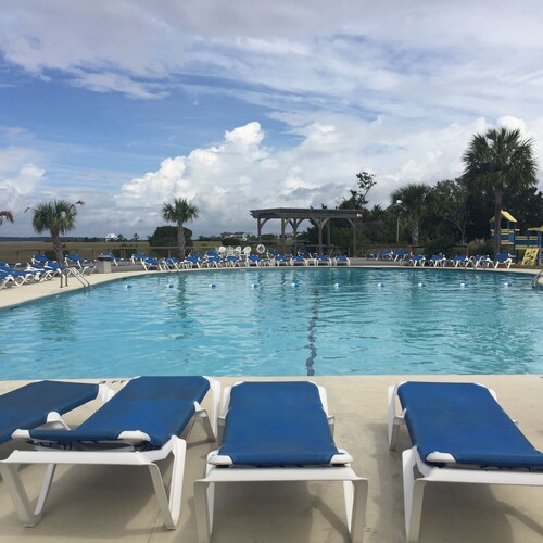 2 makuuhuonetta, 2 kylpyhuonetta Condo.  Pet firendly.